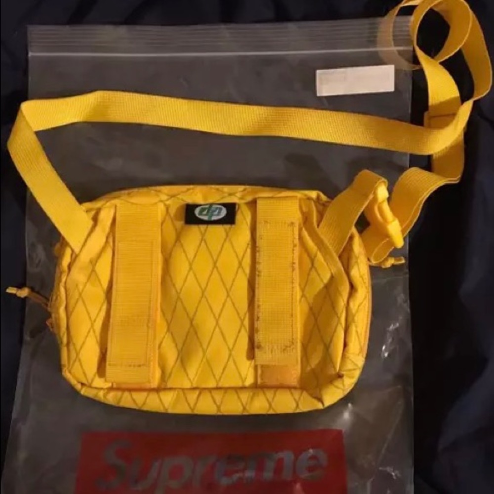 Fw18 supreme shoulder bag